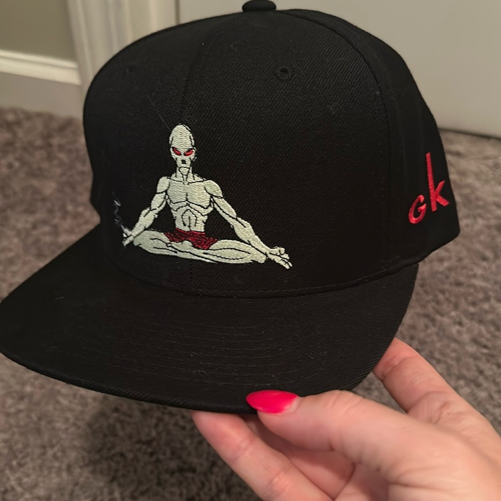GKUA alien smoking weed snap back black hat new no tags never worn adjustable